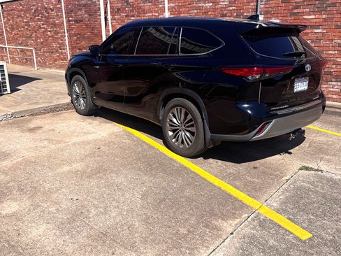 Used 2020 Toyota Highlander Platinum image 4