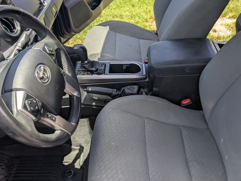 Used 2021 Toyota Tacoma SR5 image 10