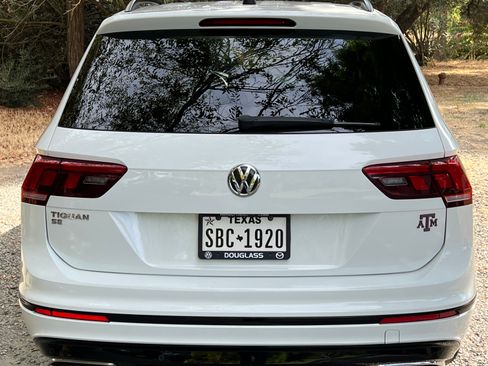 Used 2020 Volkswagen Tiguan SE R-Line image 11