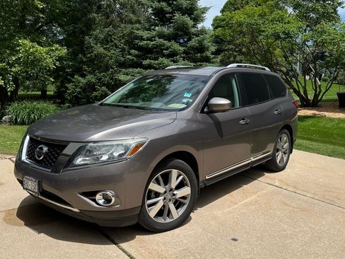 Used 2014 Nissan Pathfinder Platinum w/ Platinum Premium Package AWD/4WD image 1