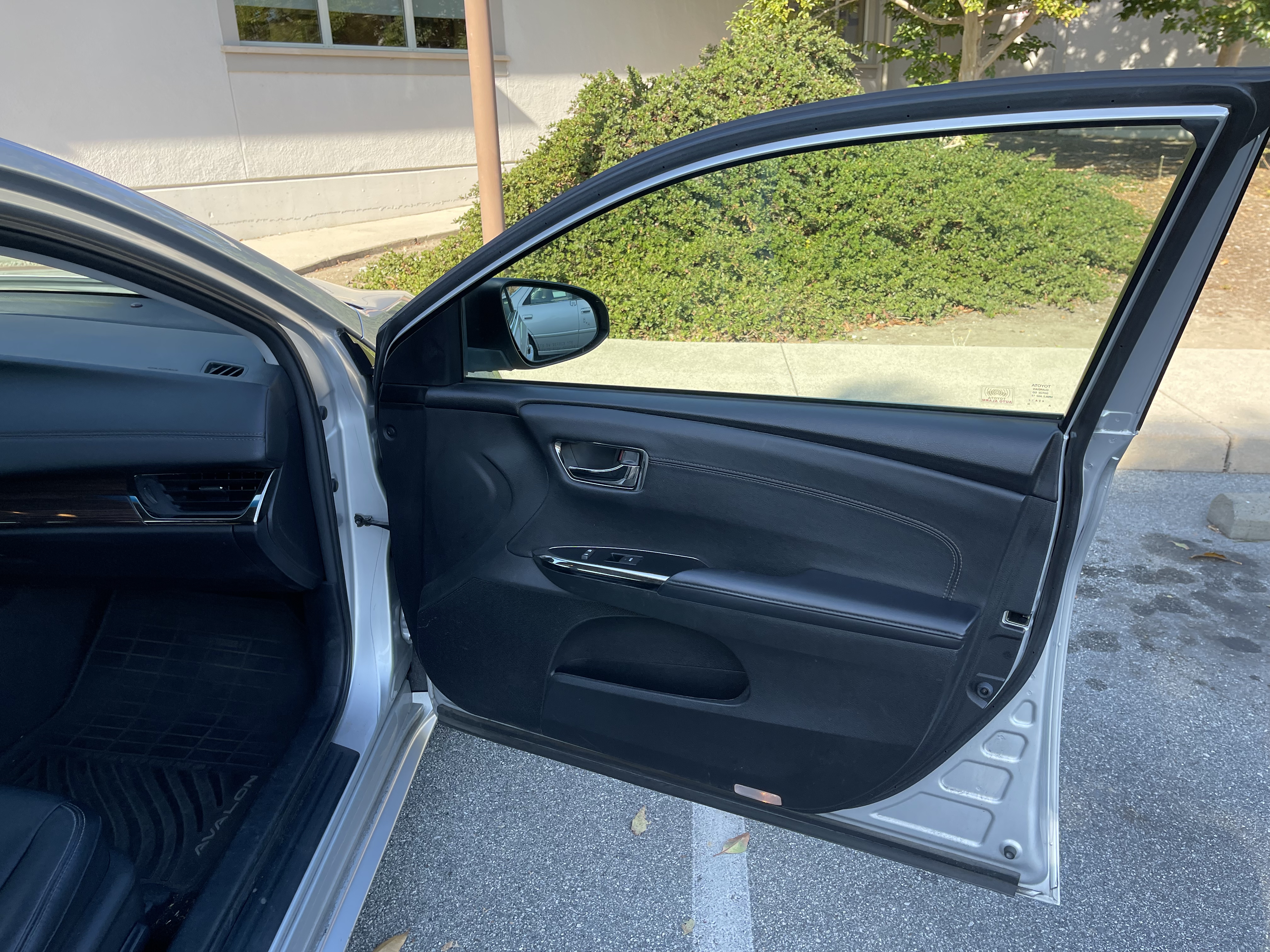 Used 2014 Toyota Avalon XLE Touring FWD image 18
