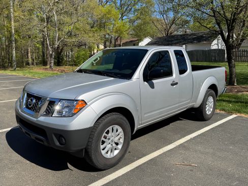 Used 2014 Nissan Frontier S w/ S Preferred Package image 1