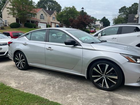 Used 2021 Nissan Altima 2.5 SR FWD image 13