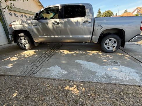 Used 2016 Toyota Tundra SR5 image 2