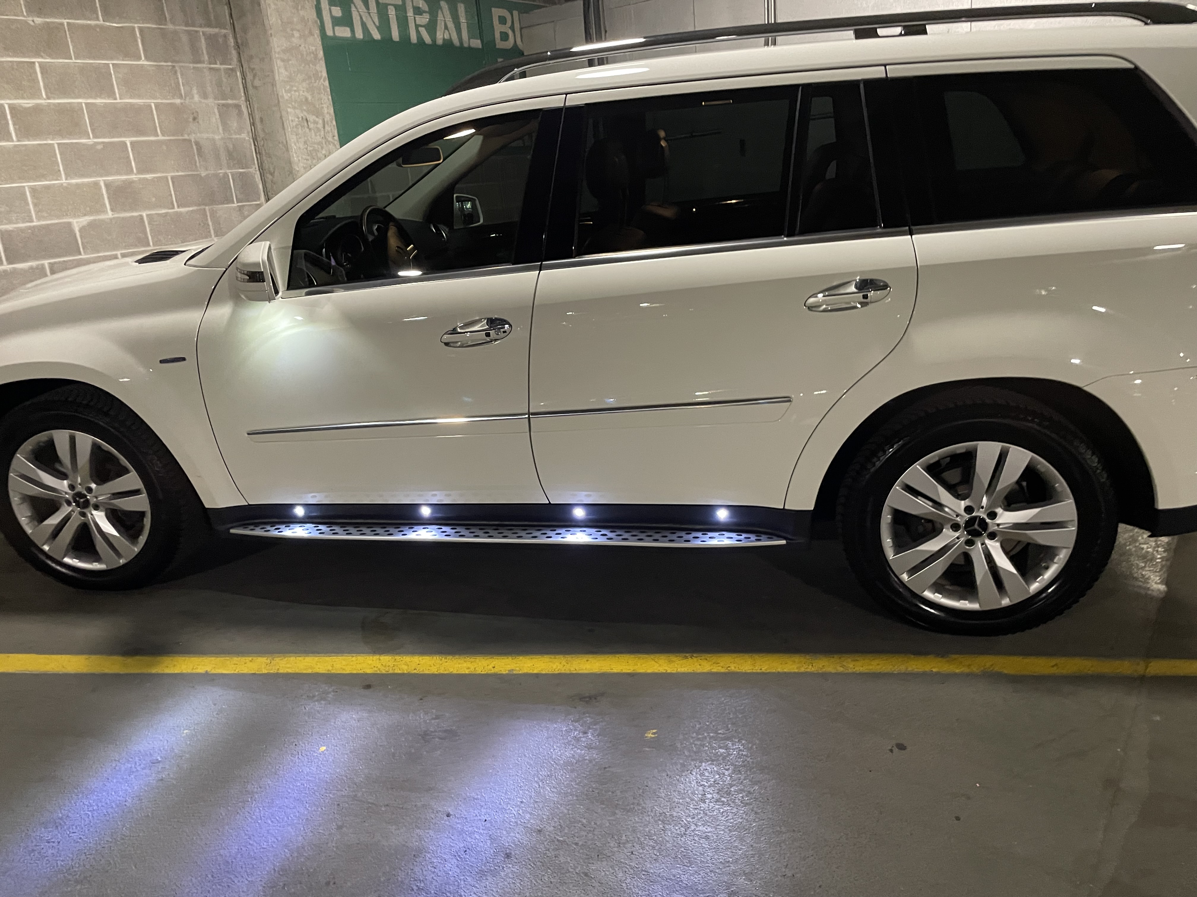 Used 2012 Mercedes-Benz GL 320 BlueTEC 4MATIC image 6