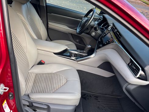 Used 2018 Toyota Camry SE image 8