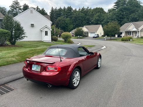 Used 2010 MAZDA MX-5 Miata Sport w/ Convenience Pkg RWD image 5