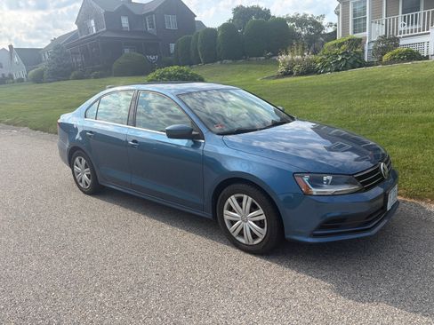 Used 2017 Volkswagen Jetta S w/ Jetta S Cold Weather Package FWD image 16