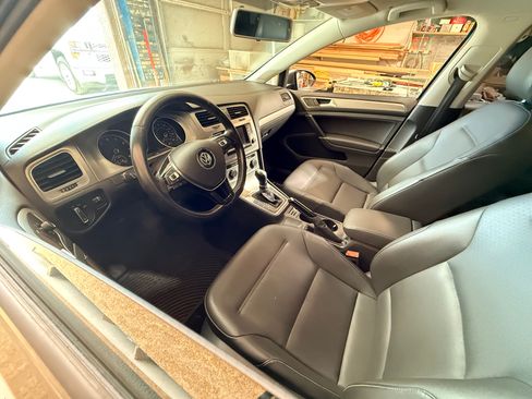 Used 2015 Volkswagen Golf S FWD image 9
