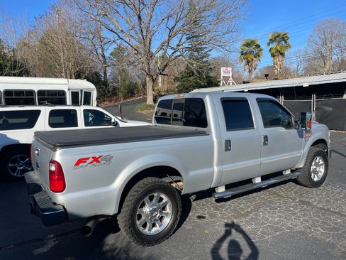 Used 2010 Ford F250 Lariat image 5
