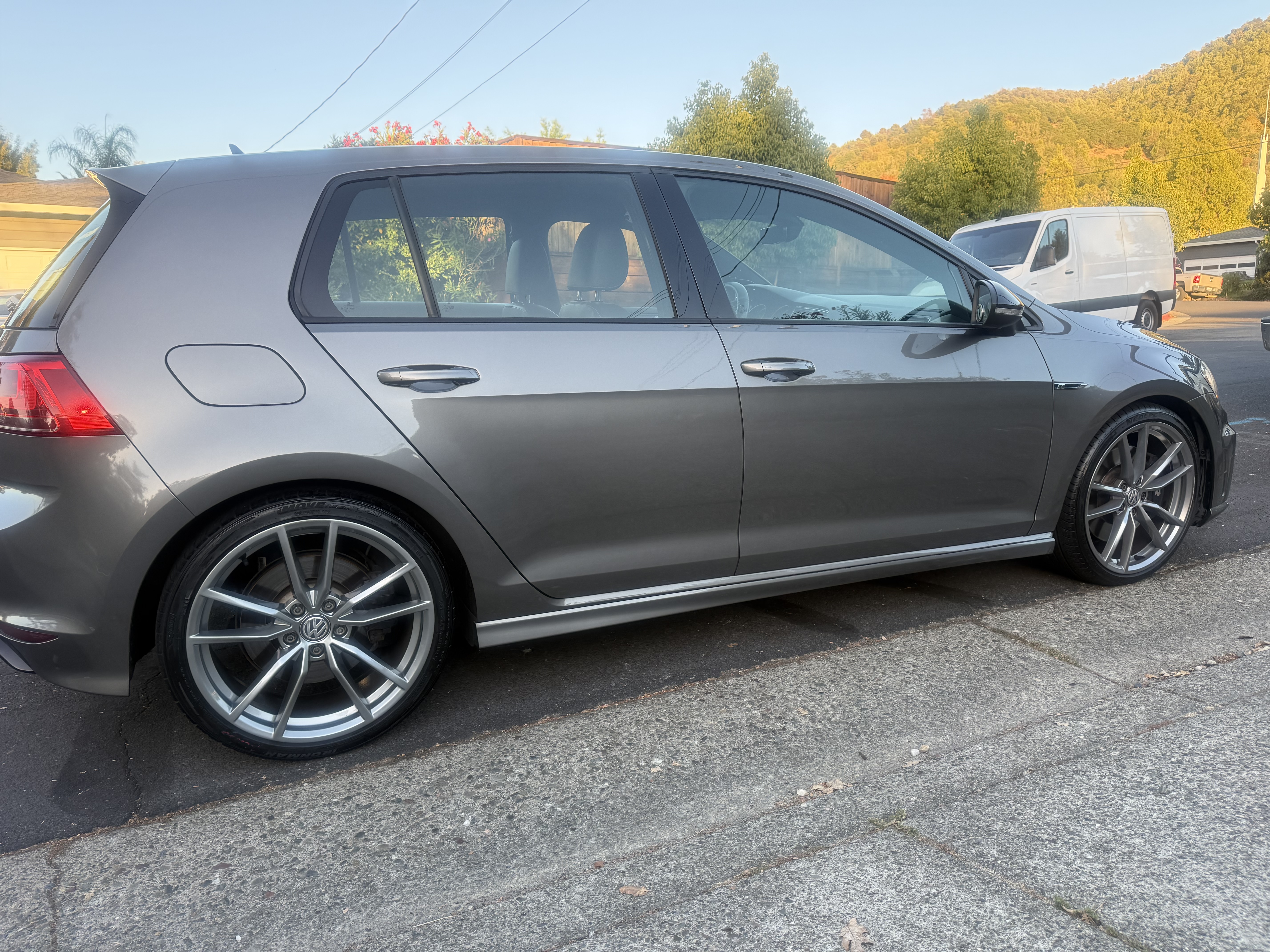 Used 2017 Volkswagen Golf 4-Door AWD/4WD image 13