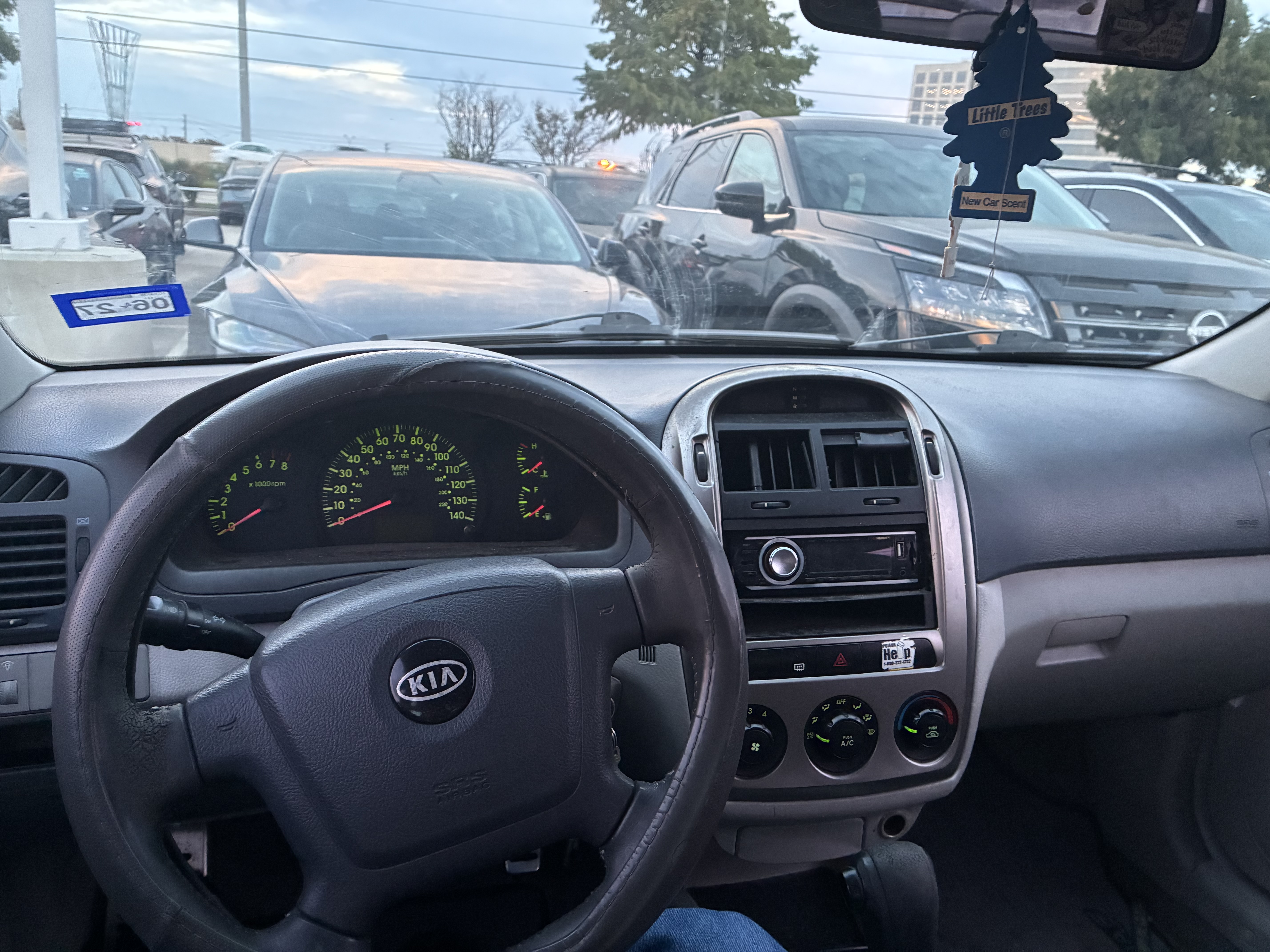 Used 2005 Kia Spectra5 FWD image 2