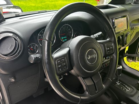 Used 2013 Jeep Wrangler Unlimited Sport image 8