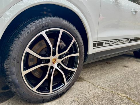 Used 2021 Porsche Cayenne Coupe image 8