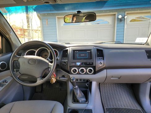 Used 2010 Toyota Tacoma 4x4 Access Cab image 6