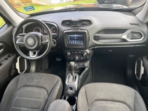 Used 2019 Jeep Renegade Latitude w/ Popular Equipment Group image 12