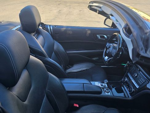 Used 2019 Mercedes-Benz SL 550 image 6