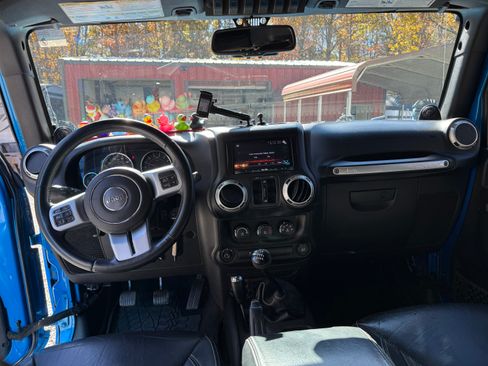 Used 2014 Jeep Wrangler Unlimited Sport image 15