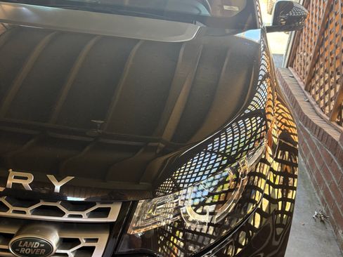 Used 2017 Land Rover Discovery Sport HSE Luxury image 13