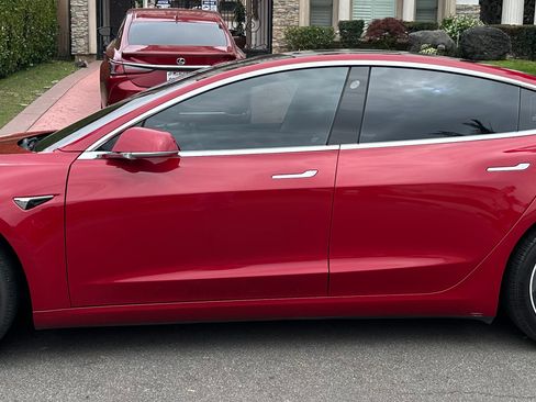 Used 2018 Tesla Model 3 Long Range image 1