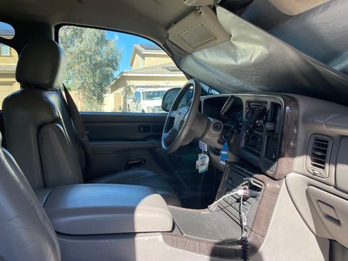 Used 2004 GMC Yukon Denali image 5