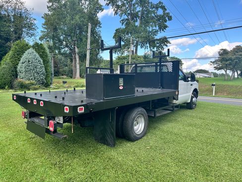Used 2003 Ford F350 2WD Regular Cab DRW Super Duty image 5