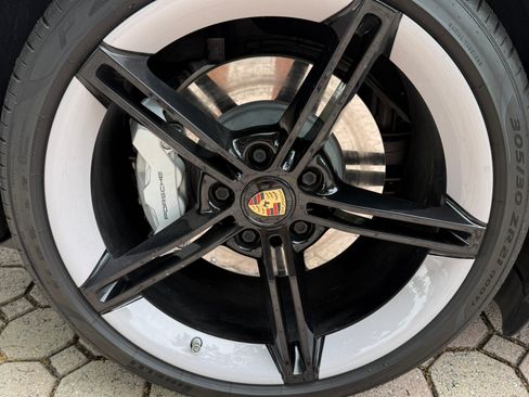 Used 2022 Porsche Taycan image 2