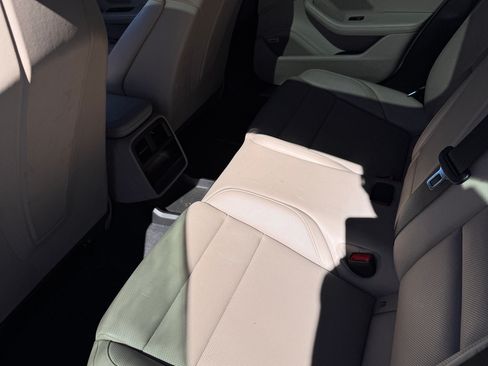 Used 2022 Porsche Taycan 4S image 13