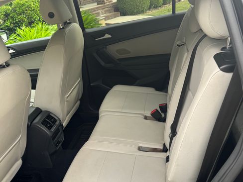 Used 2019 Volkswagen Tiguan SE FWD image 6