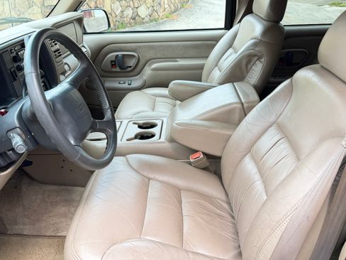 Used 1999 GMC Suburban 4WD w/ Marketing Opt Pkg 3 image 19