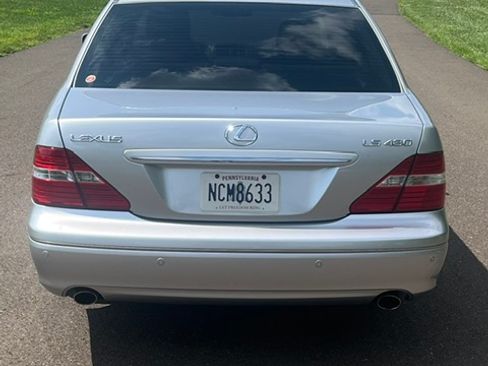 Used 2005 Lexus LS 430 w/ Premium Pkg RWD image 4