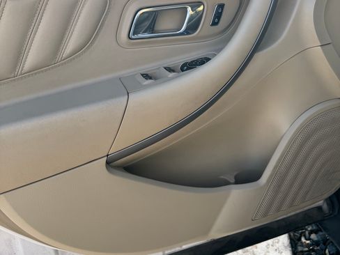 Used 2013 Ford Taurus SEL image 6