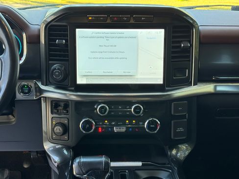 Used 2022 Ford F150 Lariat w/ Max Trailer Tow Package image 16