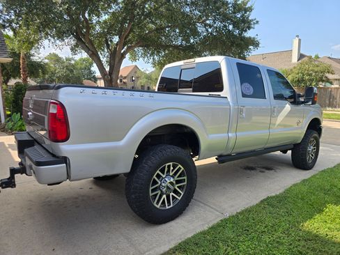 Used 2015 Ford F250 Platinum image 4