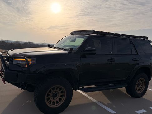 Used 2016 Toyota 4Runner SR5 Premium image 1