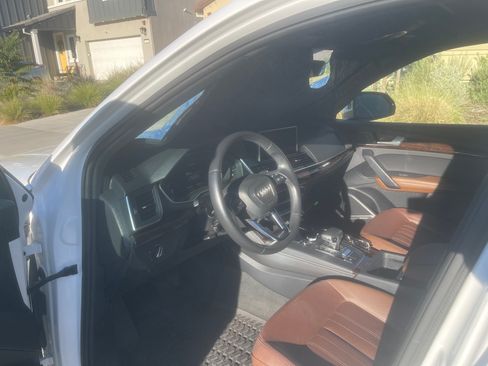 Used 2019 Audi Q5 2.0T Premium Plus w/ Premium Plus Package AWD/4WD image 9