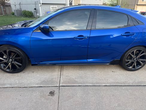 Used 2019 Honda Civic Sport Touring image 1