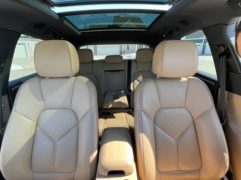 Used 2023 Porsche Macan Turbo image 13