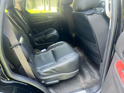 Used 2013 Cadillac Escalade Luxury RWD image 13