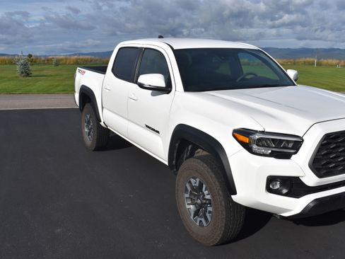 Used 2023 Toyota Tacoma TRD Off-Road image 1