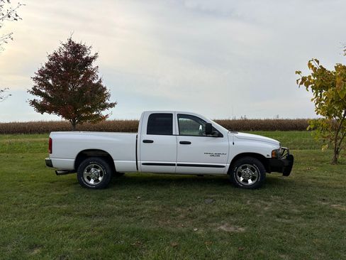 Used 2005 Dodge Ram 2500 Truck SLT image 2