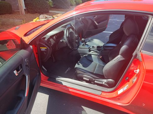 Used 2013 Hyundai Genesis 3.8 image 6