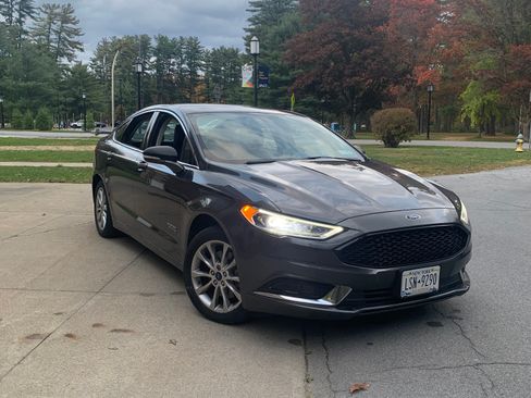 Used 2018 Ford Fusion Energi SE image 12