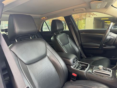 Used 2016 Chrysler 300 C image 13