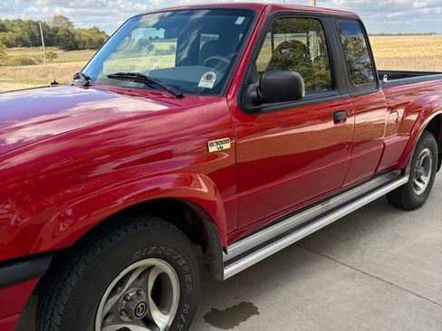 Used 2001 MAZDA B-Series Pickup 4x4 Cab Plus B3000 image 9