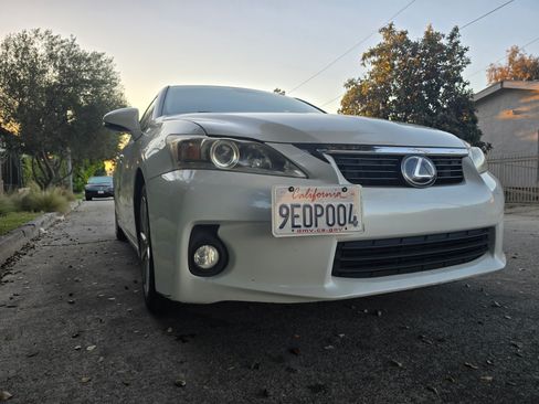 Used 2012 Lexus CT 200h Premium w/ Leather Pkg image 2