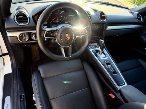 Used 2024 Porsche 718 Boxster image 25