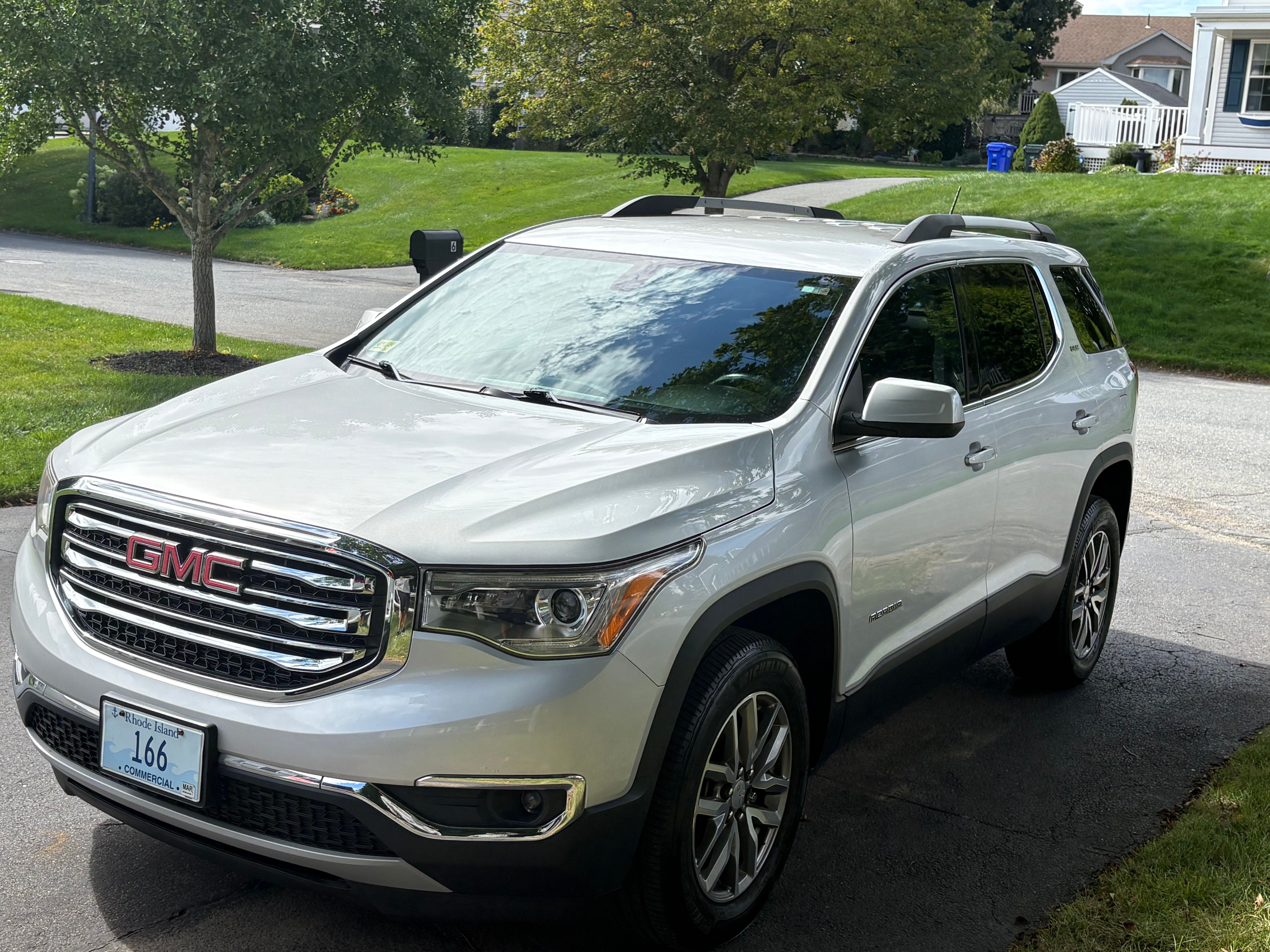 Used 2017 GMC Acadia SLE w/ Driver Alert Package I AWD/4WD image 1
