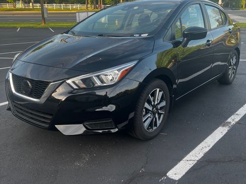 Used 2021 Nissan Versa SV FWD image 2