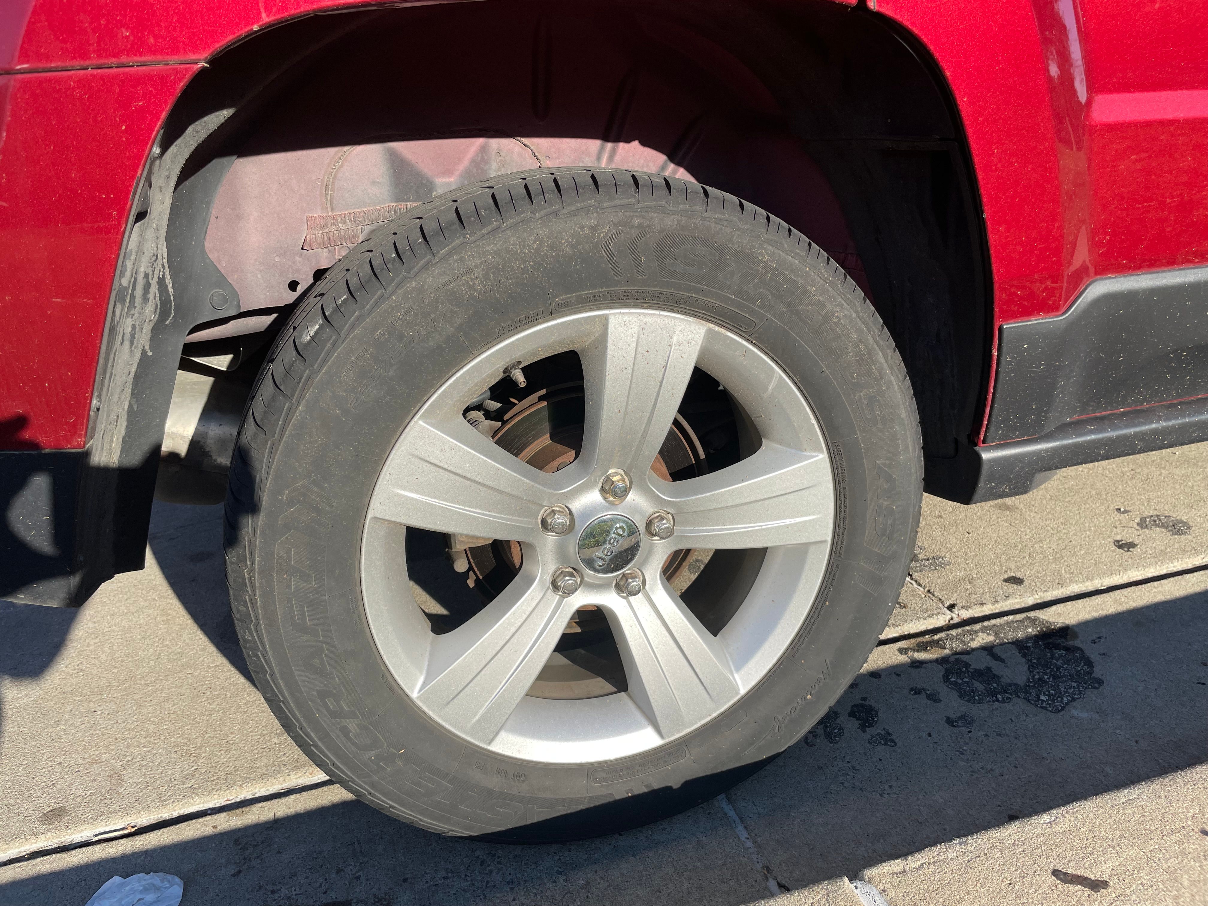 Used 2015 Jeep Patriot Latitude AWD/4WD image 6